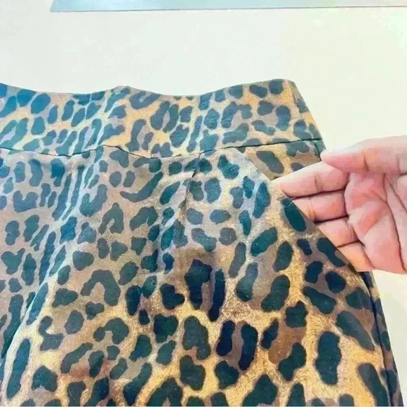 FORERVER 21 ANIMAL PRINT MINI SKIRT SIZE SMALL 2 FRONT POCKETS - Picture 2 of 11
